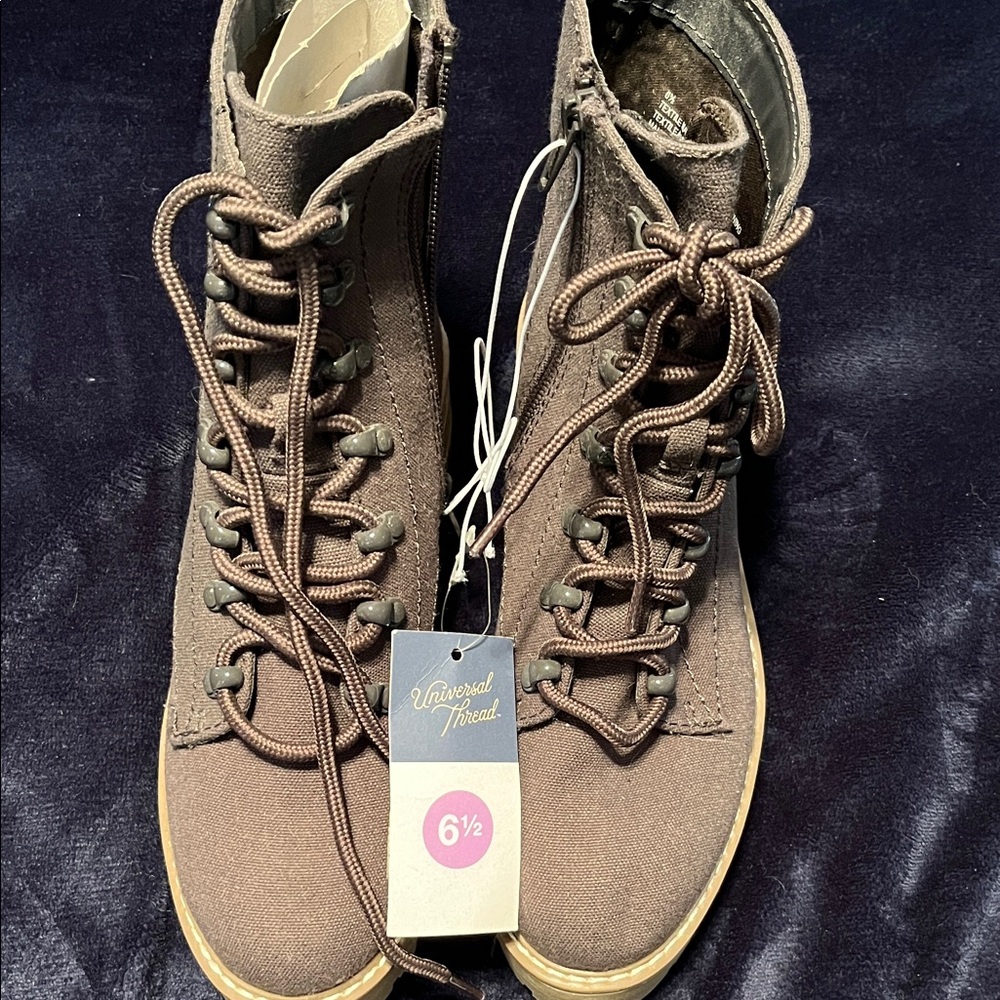 Universal Thread Women's Lace-Up Brown Boots